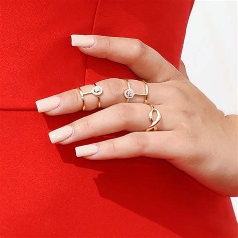 Ariel Winter Nude Nails Steal Her Style