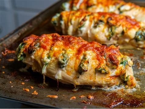 Pechugas Rellenas De Flor De Calabaza Y Queso Crema Para Comer O Cenar