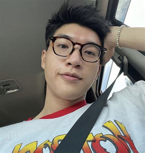 Bạn gái hot girl 2k3 nghi để lộ mật mã tình yêu với HIEUTHUHAI