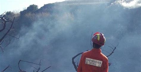 El Infoca Da Por Controlado El Incendio En Maro Sin Que Afecte A Los