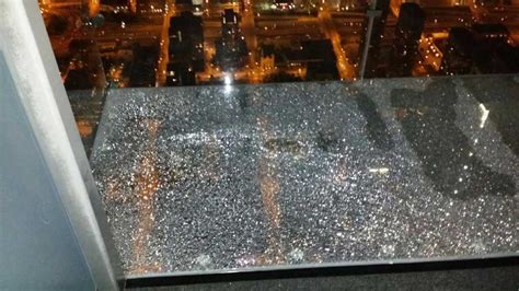 Willis Tower: Skydeck Ledge cracks, glass structure still sound | abc7chicago.com