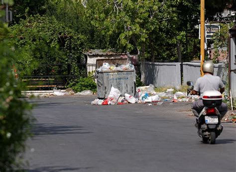 Zmir De P Da Lar I Li De K T Koku Ve Kirlilik Manzaralar