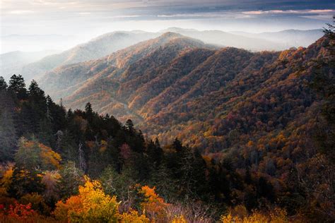 Balloons, boats and bridges: 9 unique fall foliage experiences in the US - The Points Guy