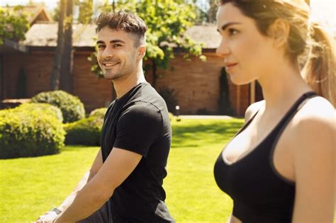 Pareja Joven Ejercicio Juntos Estilo De Vida Saludable Al Aire Libre