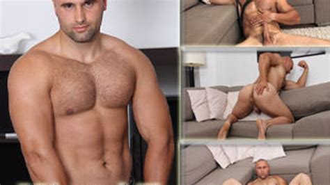 Horny Muscle Hunk Playing With Ass And Jerking Off WMV HD Format ManAvenue Muscle Studio