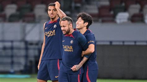 Watch Neymar Kang In Lee Share Another Hilarious Moment Together