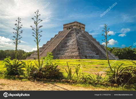 Castillo Temple Kukulcan Chichen Itza Mexico Stock Photo By Richie0703