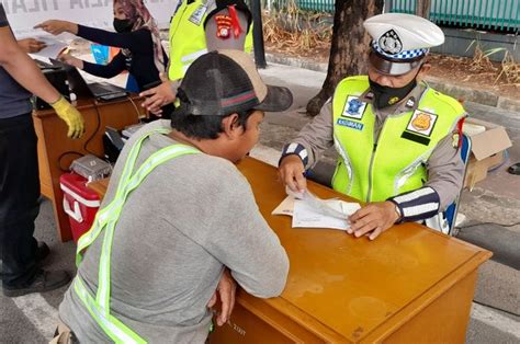 Gak Bawa STNK Dan SIM Tapi Minta Fotokan Orang Rumah Dijamin Lolos Ini