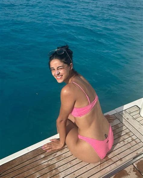 Ananya Pandey looking so hot in pink bikini see her killer style in pics पक बकन म
