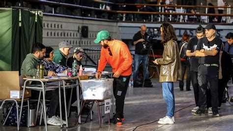 How did right-wing forces win a majority of seats in Chile’s