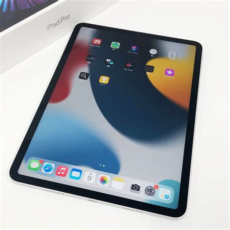 Apple iPad Pro 第3世代 11インチ Wi Fiモデル 256GB シルバー A2377 NHQV3J A タブレット ne