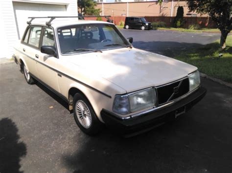 Volvo Classic Dl Low Miles Like New No Reserve Auction