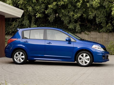 Fotos De Nissan Versa Hatchback 2009