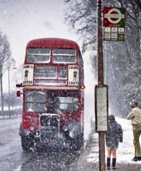 London Red Bus Old London Rt Bus Routemaster Buses And Trains