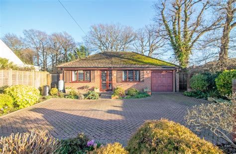 Gladys Avenue Cowplain Po8 8ht 3 Bed Bungalow For Sale £425000