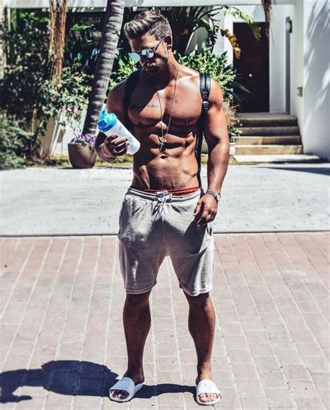 Criminally Good Looking Tv Star Shemar Moore Has Pecs Appeal As He Goes