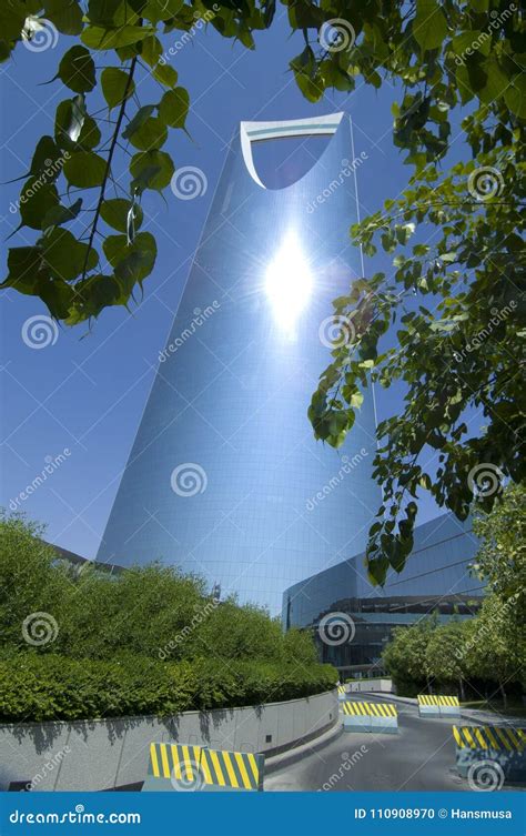 RIYADH - October 21: Al Mamlaka Tower and Surroundings on October 21 ...