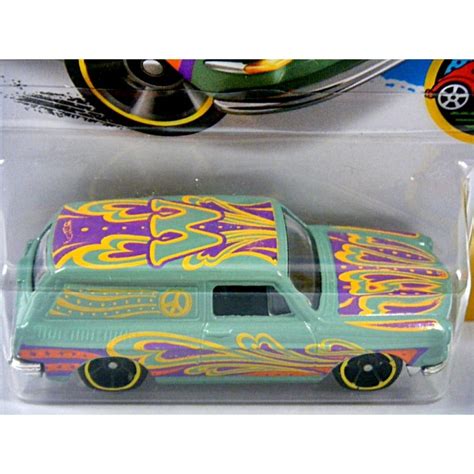 Hot Wheels Custom 1969 Volkswagen Squareback Station Wagon Global