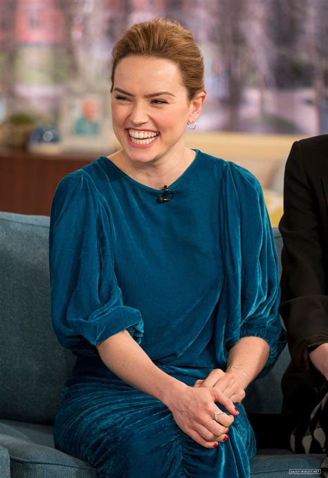 Laughing in an interview! : DaisyRidley