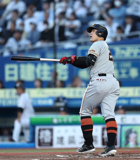 【巨人】岡本和真6年連続2ケタ本塁打となる10号ソロ リーグトップdena牧に並ぶ プロ野球写真ニュース 日刊スポーツ