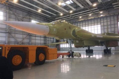 俄首架圖160m2原型機下線 配新型導彈將天下無敵？ 每日頭條