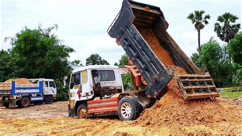 HYUNDAI Dump Trucks HINO Dump Truck Dump Truck And Bulldozer Working