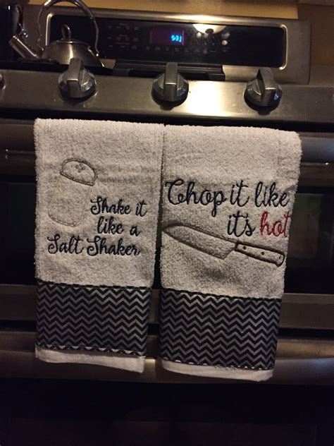 Set of decorative kitchen towels