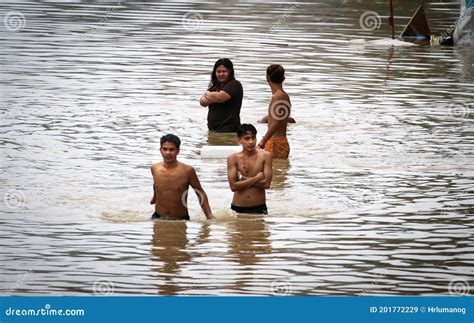 Typhoon Ulysses Rampage In The Philippine Capital Editorial Stock Image