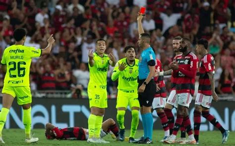 Gustavo Gómez será julgado pelo STJD por expulsão em Flamengo x Palmeiras