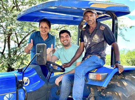 Deputado Kaio Mani Oba Entrega Trator Para Agricultores Do Munic Pio De