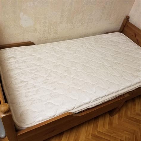 Кровать деревянная – купить в Москве, цена 3 000 руб., дата размещения ...