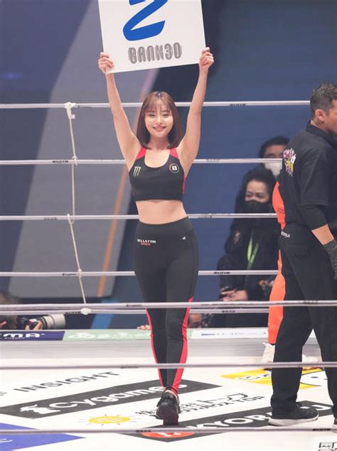 【写真特集】rizin、ベラトール両ガールが登場 ベラトール側は黒基調のスポーティーな衣装 バトルライブ速報 日刊スポーツ