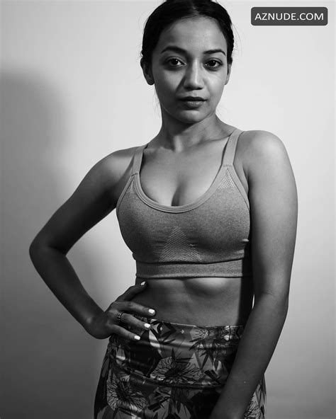 Mishti Basu Hot Pics Collection AZNude