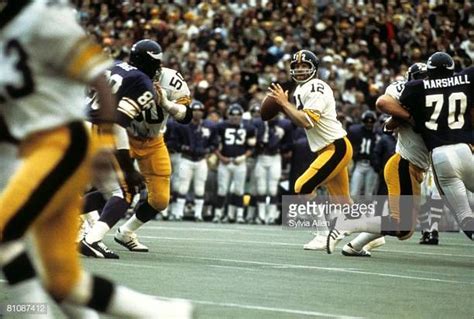 Hall of Fame quarterback Terry Bradshaw of the Pittsburgh Steelers ...