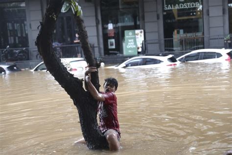 Hundreds Forced To Evacuate As Monsoon Floods Slam Indonesian Capital