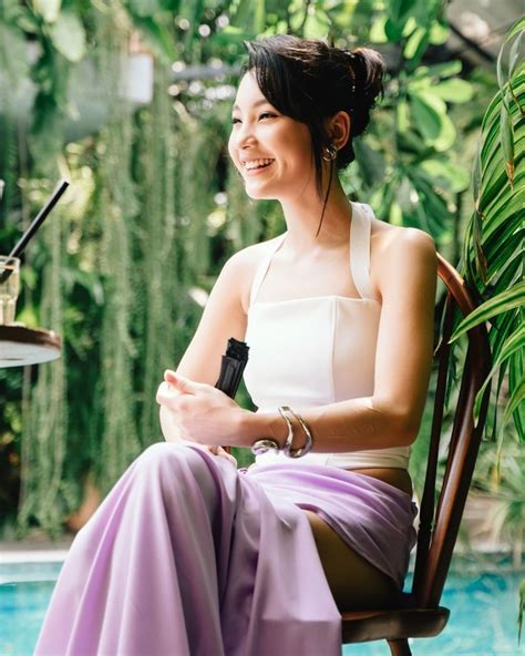 Nhan sắc đời thường nổi loạn của hot girl Đi Giữa Trời Rực Rỡ