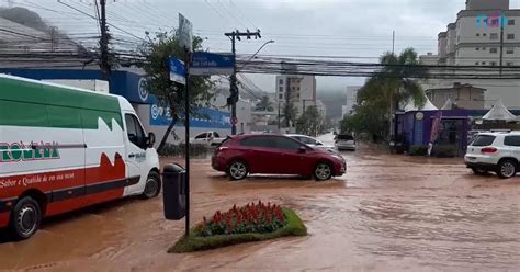 V Deos Chuva Afeta Reas Centrais De Balne Rio Cambori E Itaja