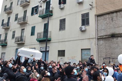 Palermo Saluta La Piccola Antonella La Bimba Morta Per La Sfida Su