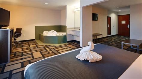 9 Romantic Hotels With Jacuzzi in Room in Houston, TX