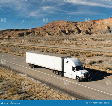 Caminh O De Wheeler Big Rig White Semi Do Transporte Do Ve Culo De