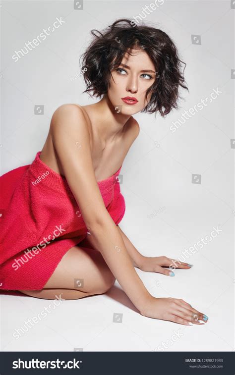 Naked Sexy Woman Short Hair Girl Stock Photo Edit Now 1289821933