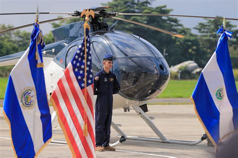 Estados Unidos Dona A El Salvador Helic Pteros Para Misiones De Paz