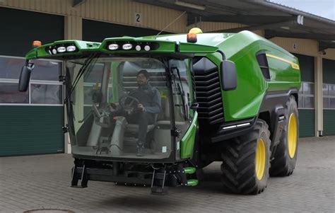 Video John Deere Shows Autonomous Electric Tractor Future Farming