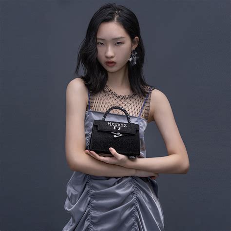 Hxxxxs水钻单肩斜挎手提小包真皮镶钻小众设计高级感女包轻奢虎窝淘
