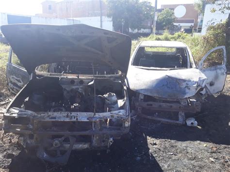 Sete carros são incendiados em pátio de delegacia no Conjunto