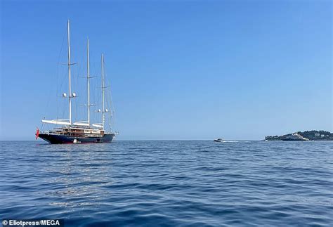 Lauren Sanchez flaunts curves in dark bikini as she relaxes on fiancé Jeff Bezos 500M mega