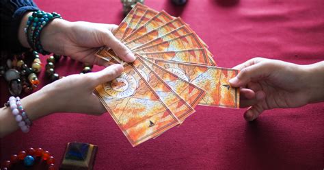 Tarot Cigano entenda o que é e como funciona o baralho