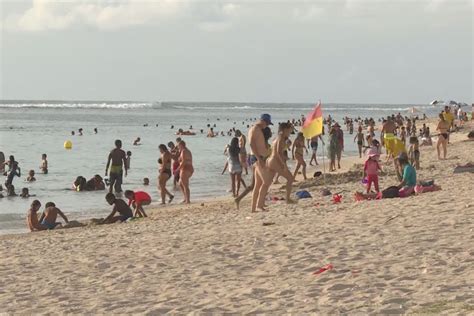 La plage de l Hermitage accueille les fêtards de la Saint Sylvestre