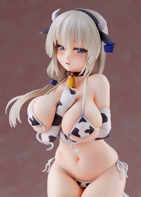 Tsuki Uzaki Arrive En Bikini Chez Wave