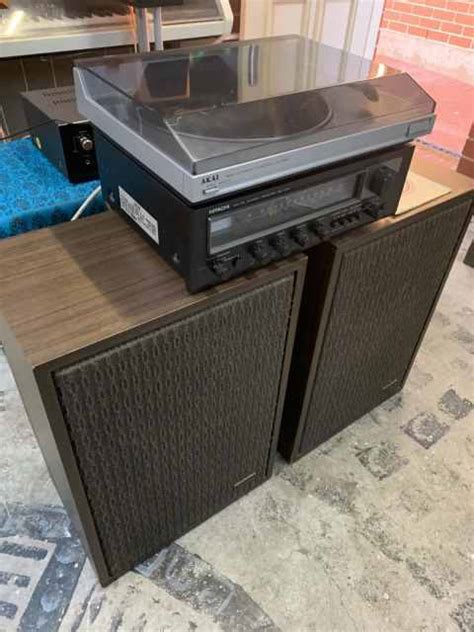 Complete Retro Stereo System With Turntable Amplifier Speakers Other